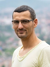 випускник